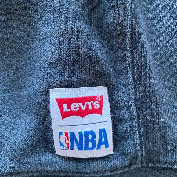 Raptors Levi’s Crewneck Sweater - Picture 4 of 6
